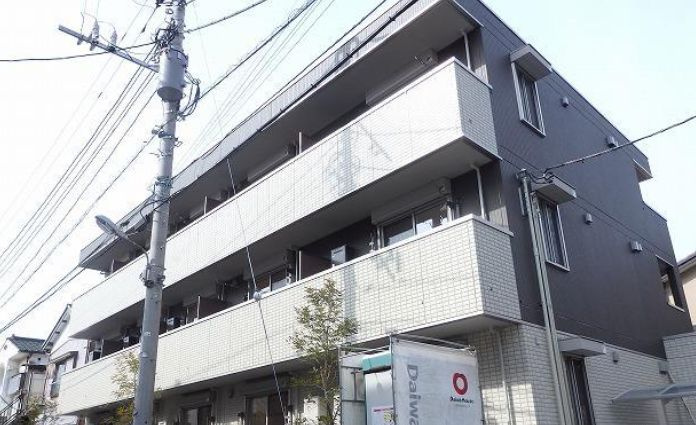 浦安市当代島１丁目のアパートのバルコニー