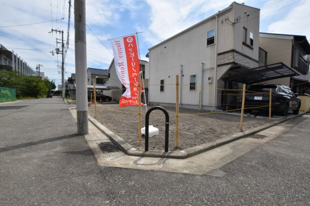 ハピクルタウン神戸市兵庫区吉田町建築条件付土地の外観|現地北東角からの写真です。東側道路幅員が約7ｍと駐車もスムーズに行えます。