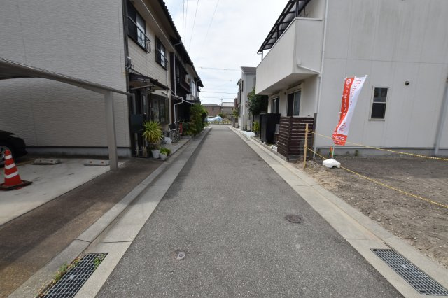 ハピクルタウン神戸市兵庫区吉田町建築条件付土地の前面道路含む現地写真|南側前面道路　幅員約4ｍ