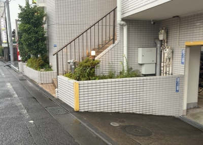 【庭】 | クリオ淵野辺参番館 | 物件によっては、入居者が個人的に使用できる専用庭がついているものもあります。また、住宅の中にある土間の部分を庭と呼ぶこともあります。庭の用途は住む人によって変わり、それによってデザインもさまざまです。