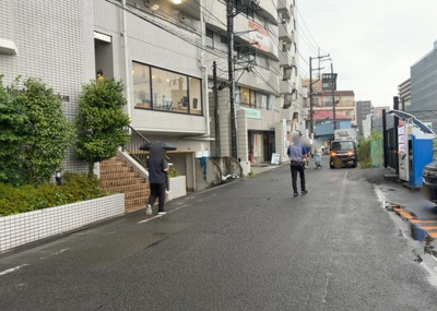 【外観】 | クリオ淵野辺参番館 | 隣家の土地はどうなっているのか、生活利便施設が近くにあるのか、学校まで近いかなど、お客様のライフスタイルにあわせたイメージが重要です。また、近くにあると困る施設が近くにないかも確認するといいでしょう。
