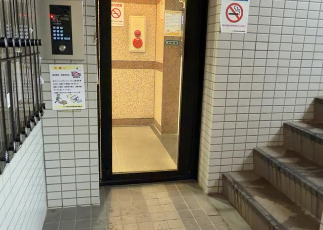 【内装】 | クリオ淵野辺参番館 | 共有部分は、住民なら誰もが使える設備のこと。例えば駐車場やエレベーター、インターネット設備、セキュリティ設備などがあります。他にも、マンションの廊下・外部階段やエントランス・ゴミ置き場などがあります。