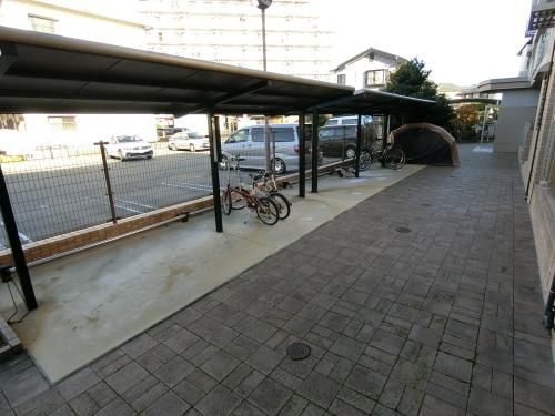 プラザ社田のその他共用部分|駐輪場に自転車も停められます♪
