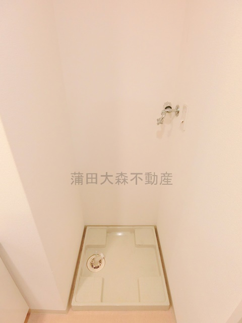 プリムローズ蒲田センタープレイスの設備|棚付きの洗濯機置き場