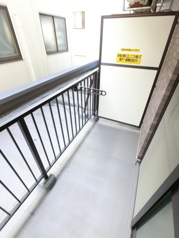 リリーパレスナルシマⅢのバルコニー
