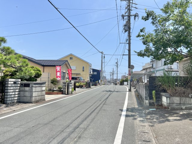 磐田市 中泉西新町の前面道路含む現地写真|物件前の道路になります。