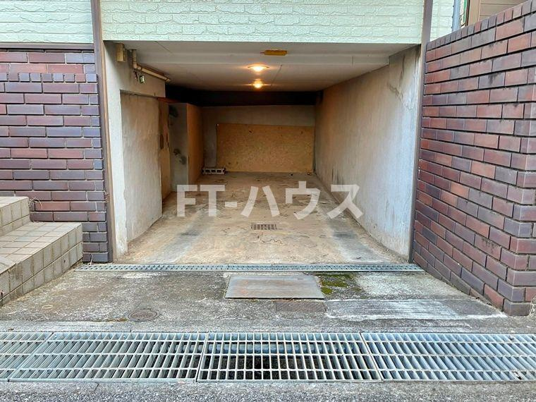 三山戸建の駐車場