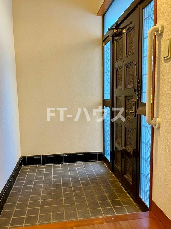三山戸建の玄関