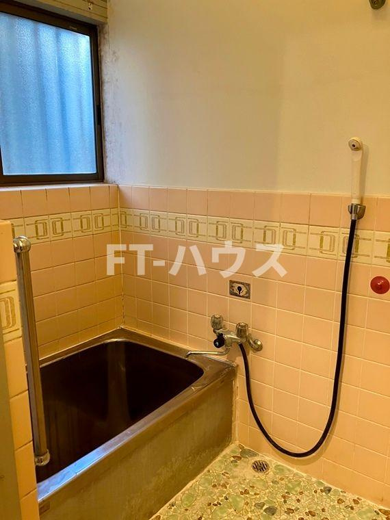 三山戸建の浴室