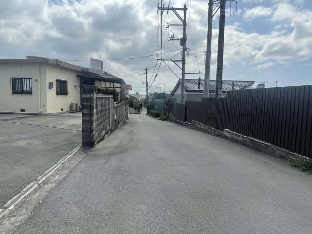 沖縄市大里１丁目の売地の周辺|前面道路