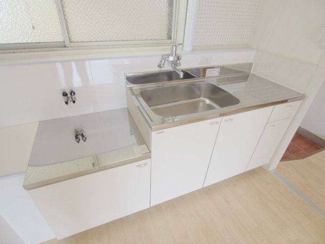 平岩ビルのキッチン|※写真は似た改装をした別部屋のものです。参考にして下さい。