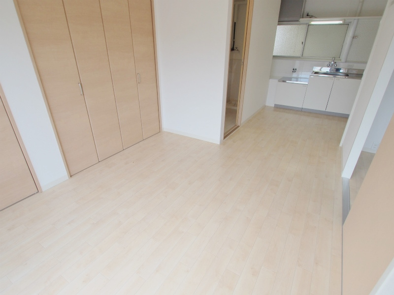 平岩ビルの居間・リビング|※写真は似た改装をした別部屋のものです。参考にして下さい。