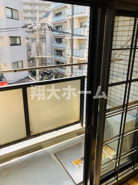 柏芳ビル参号館のバルコニー