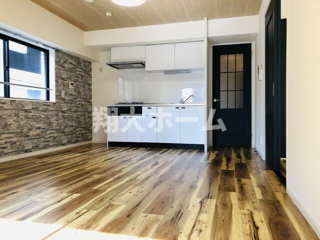 柏芳ビル参号館の居間・リビング