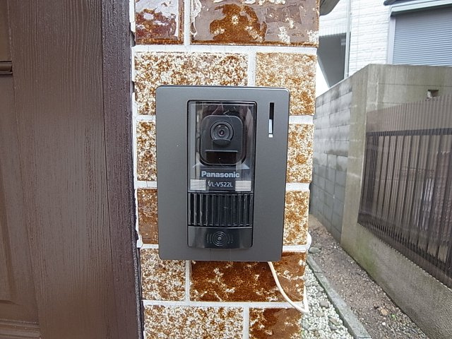 鈴蘭台東町４丁目貸家のセキュリティ|ＴＶモニター連動インターホンで顔が見え安心