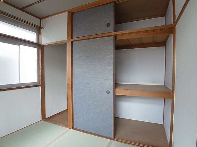 鈴蘭台東町４丁目貸家の収納|天袋付押入収納