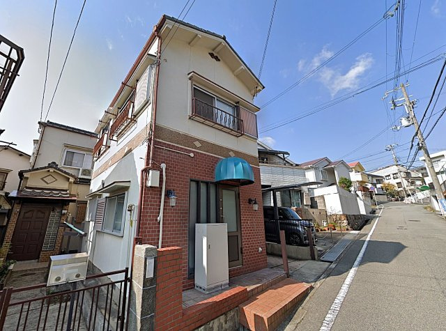 鈴蘭台東町４丁目貸家の外観|閑静な住宅地に建つペットと暮らせる一戸建て