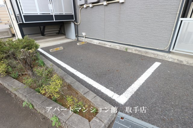 レオパレスルーチェ４の駐車場