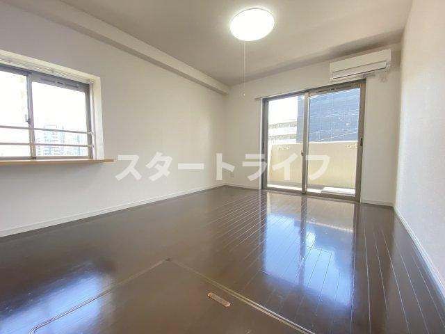 大阪市淀川区木川東４丁目の賃貸マンションの居間・リビング