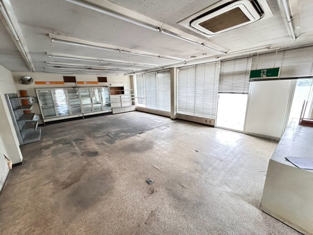 桑谷町 福尾様 貸店舗の駐車場
