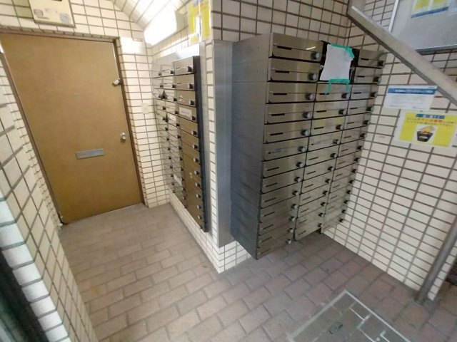 AP37 メゾン・ド・ラシーヌ107（新井薬師前）のエントランス|




