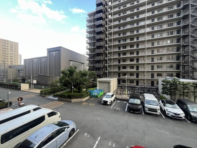 ネオコーポ大阪城公園二号館の駐車場