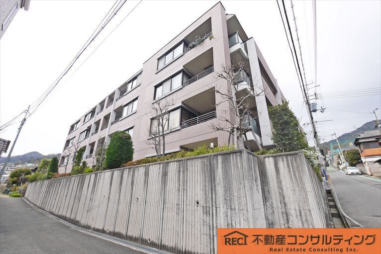 グランパラッシオ六甲高尾通の外観