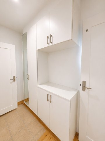【中古戸建】前橋市堤町の玄関|■玄関｜「玄関から、我が家を心地よく。自然の風や光を感じられる気持ちのいい玄関へ。」永く居心地のいい暮らしを演出する快適性能と安心を両立させたドアを採用しました！
