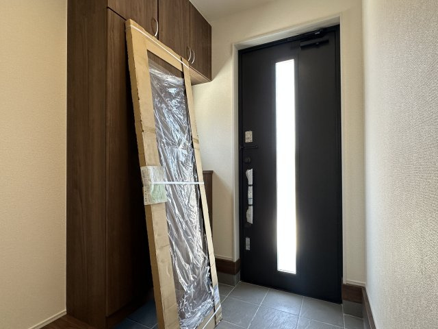 神戸市西区王塚台6丁目新築戸建１号棟の玄関