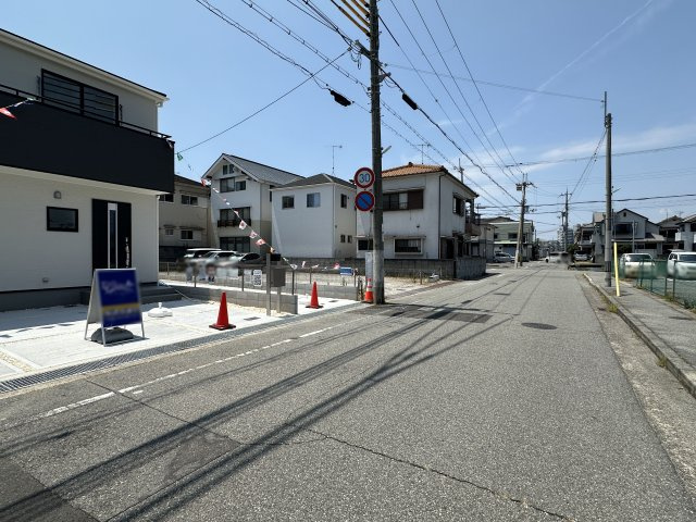 神戸市西区王塚台6丁目新築戸建１号棟の前面道路含む現地写真