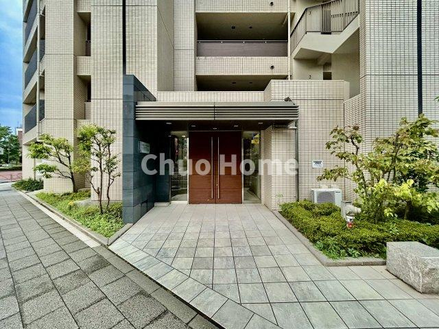レーベンリヴァーレクロス東京のエントランス|【エントランス】マンションのエントランスは、その物件の印象を決める、顔とも言える場所です。毎日通る場所ですからきれいなのが一番です。