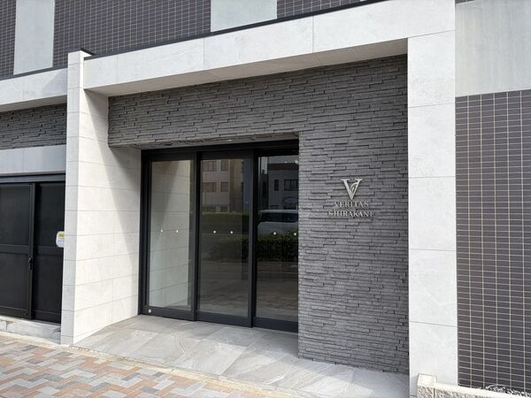 VERITAS SHIRAKANEのエントランス