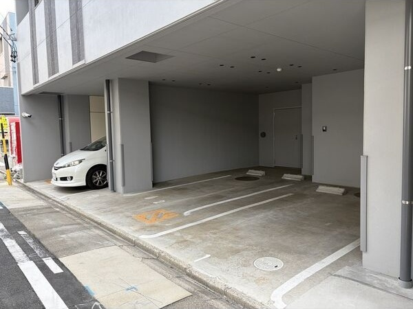 VERITAS SHIRAKANEの駐車場