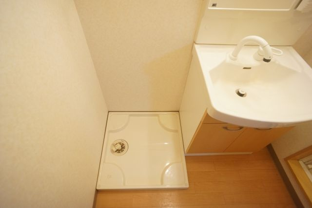 【洗面所】 | グランドパレス堀越 | 明るい洗面所です