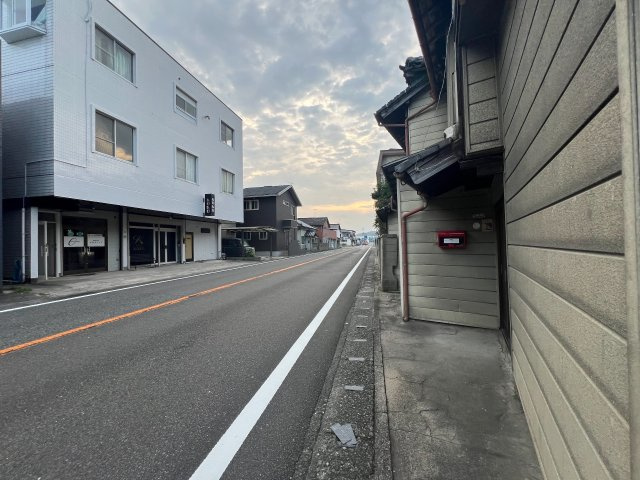 杵島郡江北町　江北駅前　15SLDKの前面道路含む現地写真