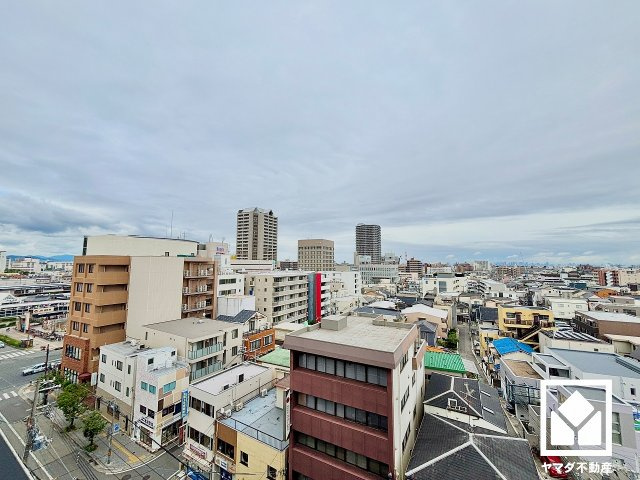 ワコーレ西宮フェリッツァの展望|東側バルコニーからの眺望です。13階建て8階部分につき、前面に視界を遮る高い建物がなく、見晴らしの良い景色が広がります。