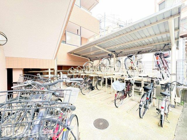 ライオンズシティ松戸の駐輪場|ドキドキの新生活も、安心してスタート。ぴったりの住まいを見つけませんか？クランディアが一緒に住まい選びをサポートします‼　まずは、お気軽にお問合せください　＃クランディア