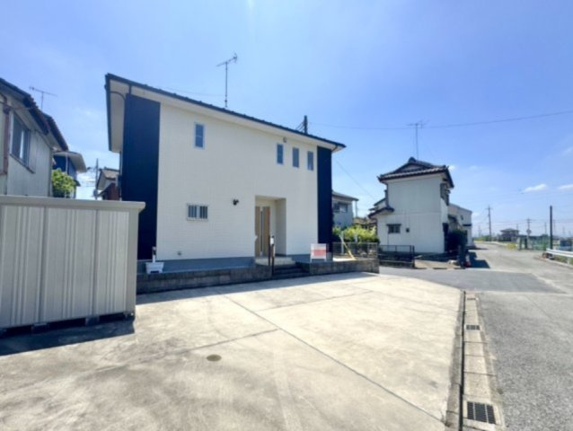 【中古戸建】熊谷市上江袋の外観|■外観｜周囲の景観に調和しつつもしっかりとした存在感を感じられる外観で、長く愛される住まいを演出します♪