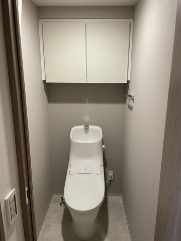【トイレ】 | RESIDENCE　KOENJI | 温水洗浄便座。
