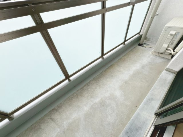 エルピスN5のバルコニー|外からの目が気にならないバルコニーで洗濯物が干せます