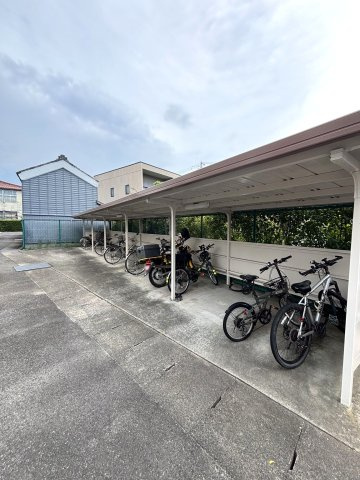 コープ野村半田弐号棟の駐輪場