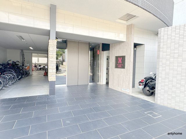 ラシュレエグゼ夕陽丘　仲介手数料無料のエントランス