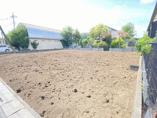 敷地面積９０坪　売地　川越市天沼新田の外観|更地　敷地面積約９０坪！建築条件なし！お好きなハウスメーカーで建築できます♪
整形地！閑静な住宅街です♪鶴ヶ島駅まで徒歩１０分の好立地です♪