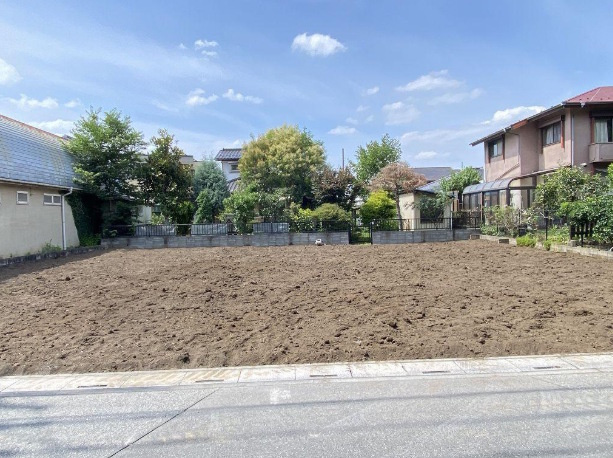 敷地面積９０坪　売地　川越市天沼新田の前面道路含む現地写真|前面道路：南東側7.2ｍ公道、17.9ｍ接道！お車の出し入れもラクラクです♪