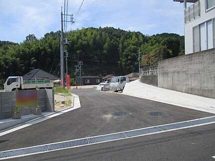 廿日市市地御前北３丁目　新築一戸建ての前面道路含む現地写真