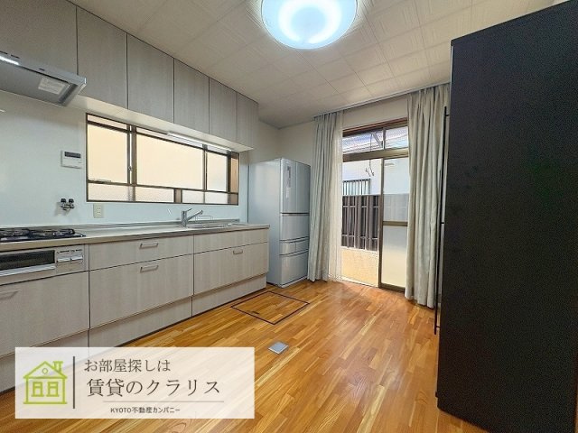 上桂三ノ宮町貸家の居間・リビング