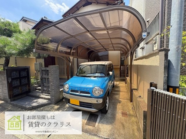 上桂三ノ宮町貸家の駐車場