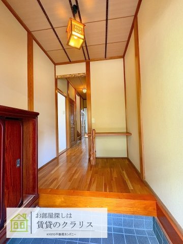 上桂三ノ宮町貸家の玄関