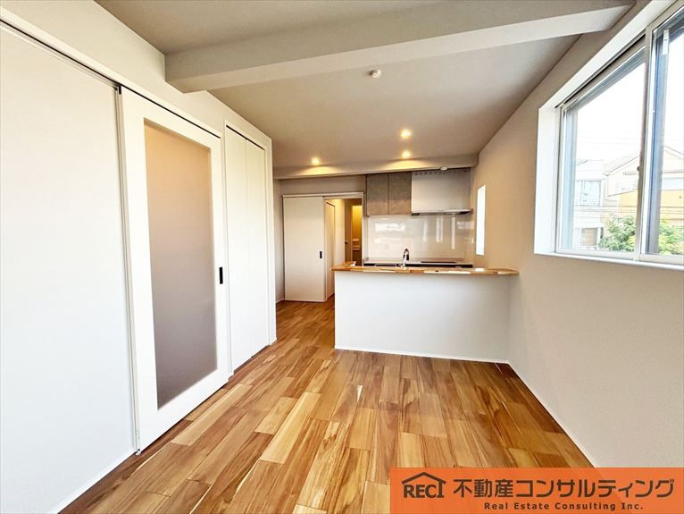 神戸市灘区赤坂通2丁目　新築戸建の居間・リビング