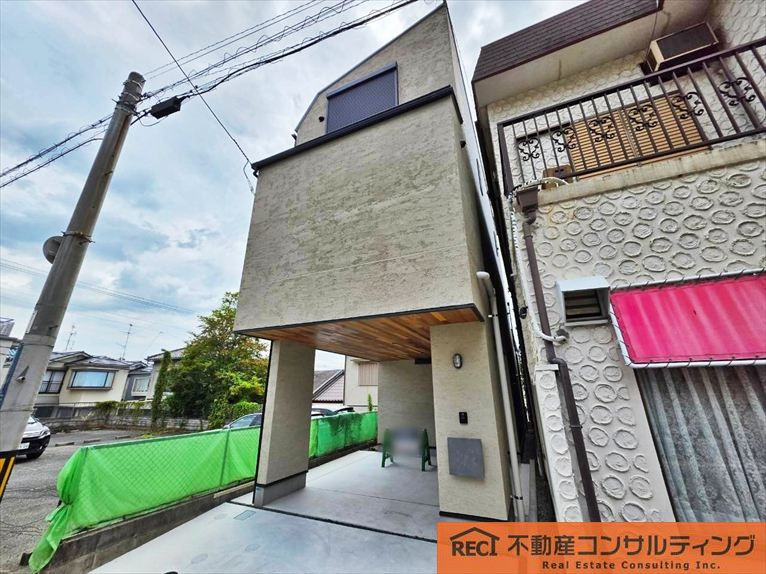 神戸市灘区赤坂通2丁目　新築戸建の玄関